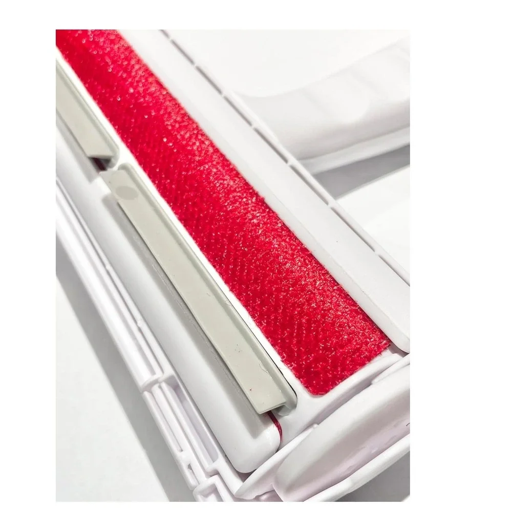 Reusable Pet Hair Remover Roller White Red Manual Lint Fur Remover for Furniture